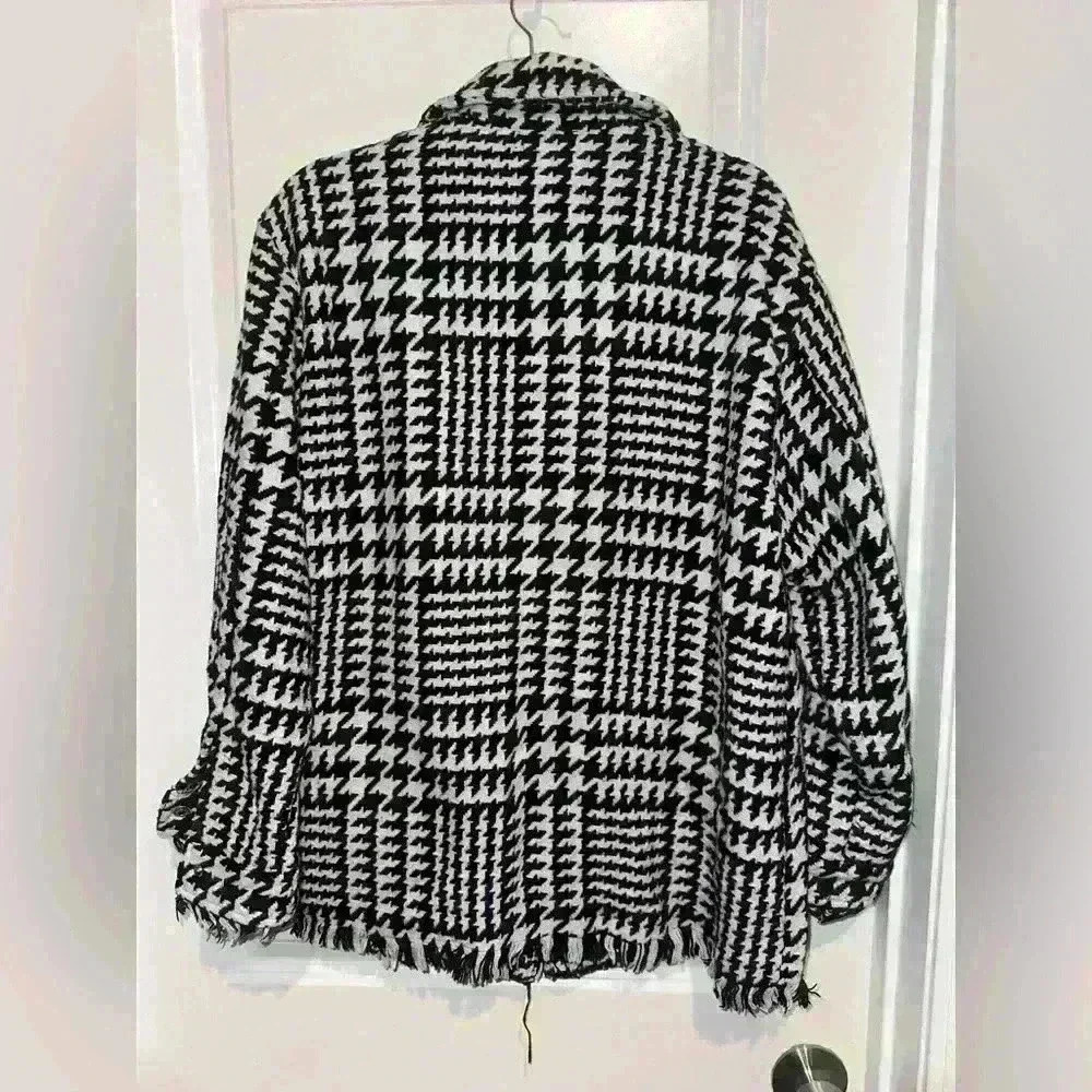 Forever 21 Houndstooth Shacket Jacket Size S - image 3